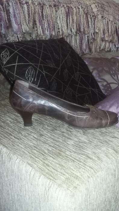Sapatos novos castanhos