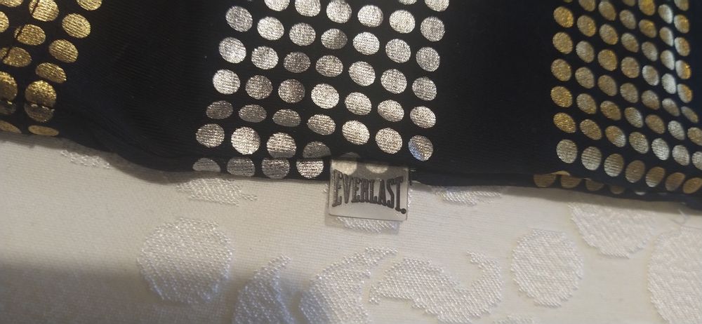 Top dourado e prateado da Everlast