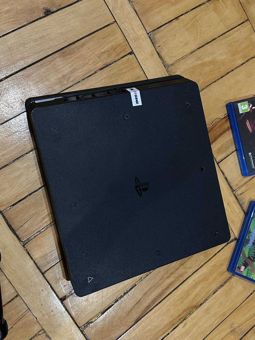 Sony Playstation 4 + 3 джойстики та ігри в ідеальному стані!