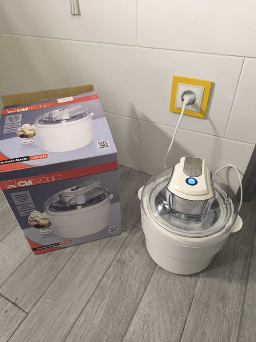 Máquina de Gelados/Iogurtes Na caixa