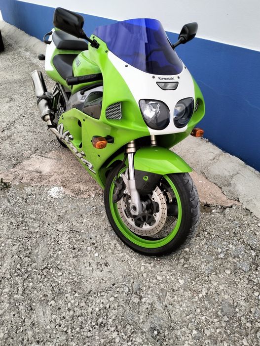 Kawasaki ZX 7r ;