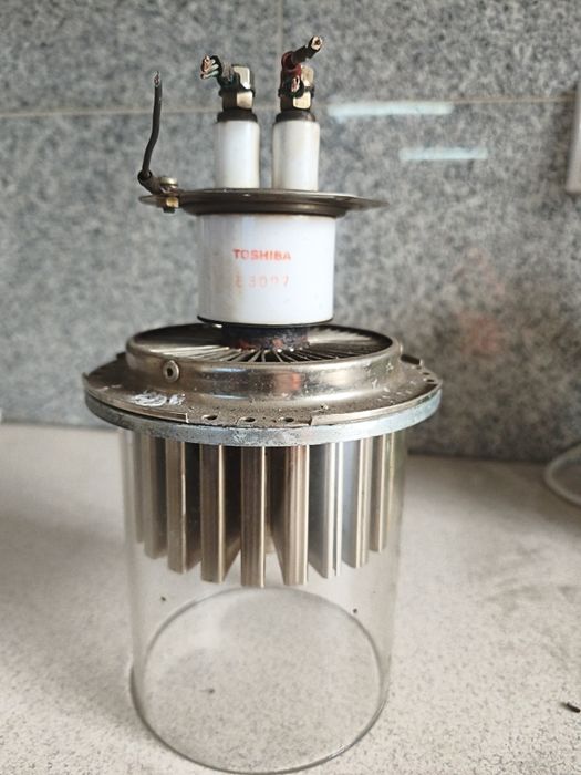 lampa trioda toshiba E3097