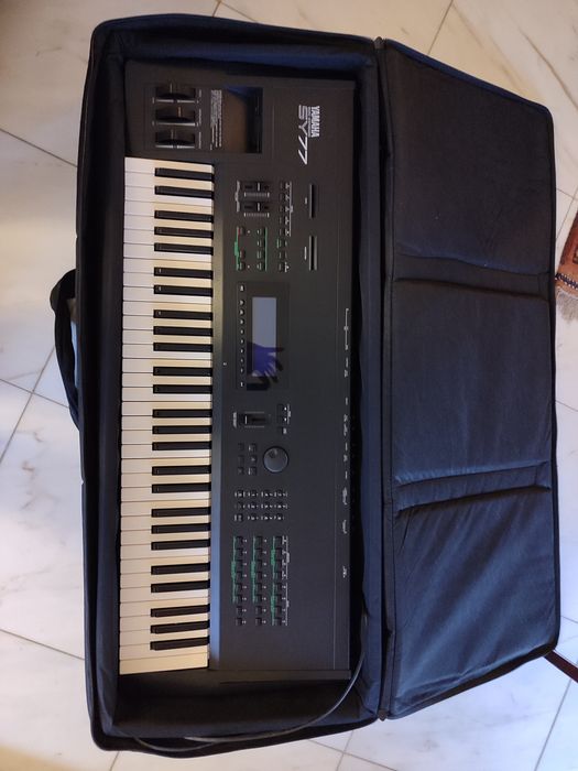 Yamaha SY77 em excelente estado