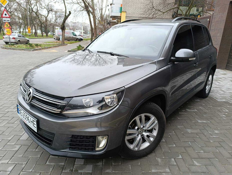 Volkswagen Tiguan 2016 року 2.0 л./бензин