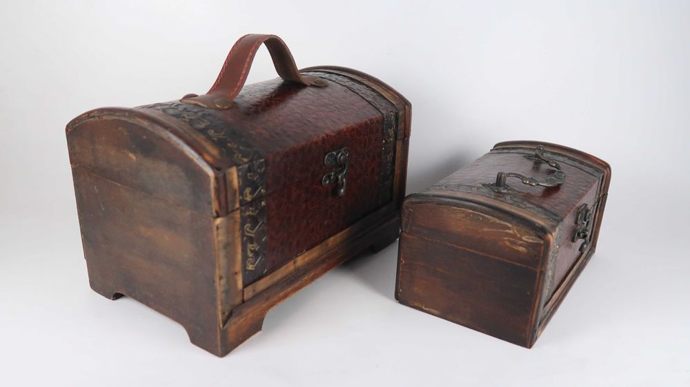Duas Caixas Baú VIntage em madeira