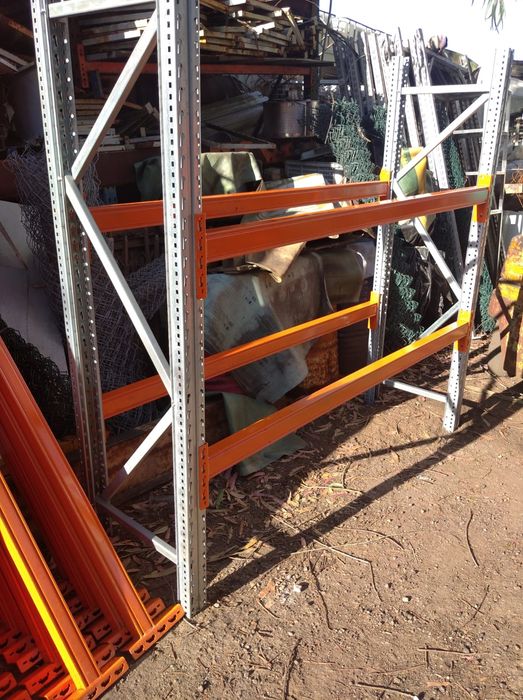 Racks  estantes  prateleiras  metalicas