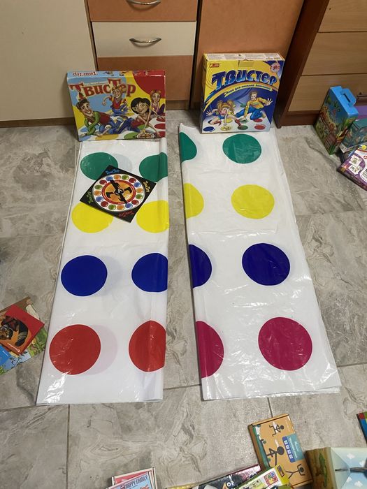 Игра Твистер.