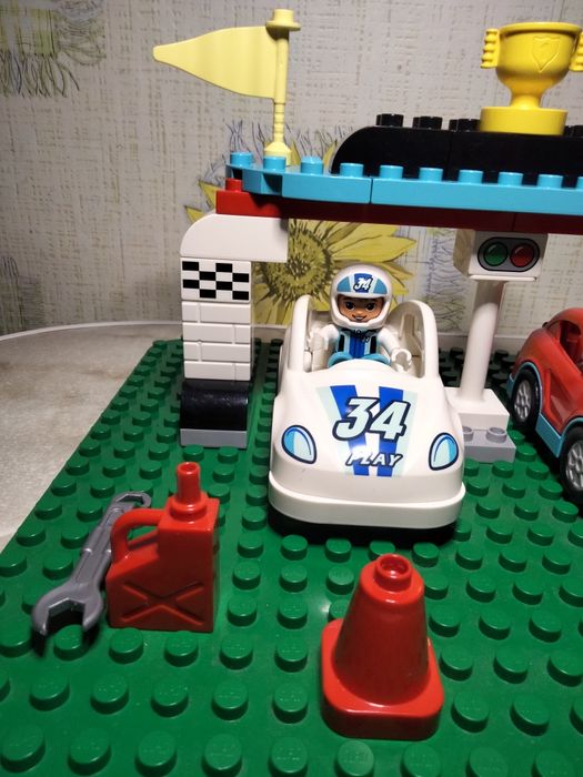 LEGO DUPLO "Гоночні автомобілі" 10947