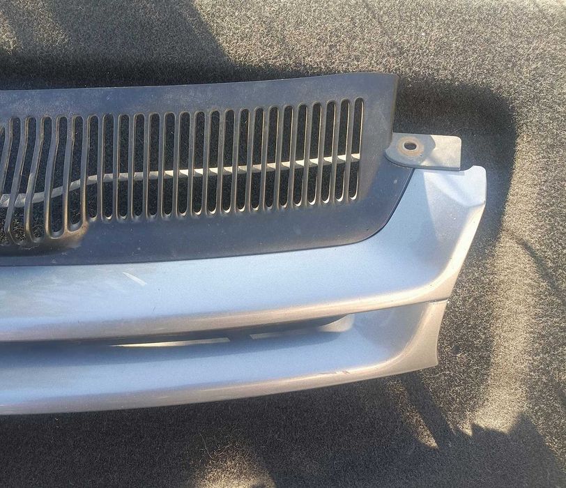 Golf 5 atrapa chłodnicy plus brewki
