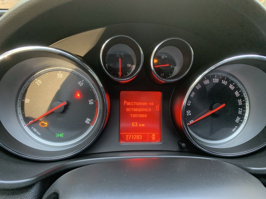 Опель інсігнія 2010 рік