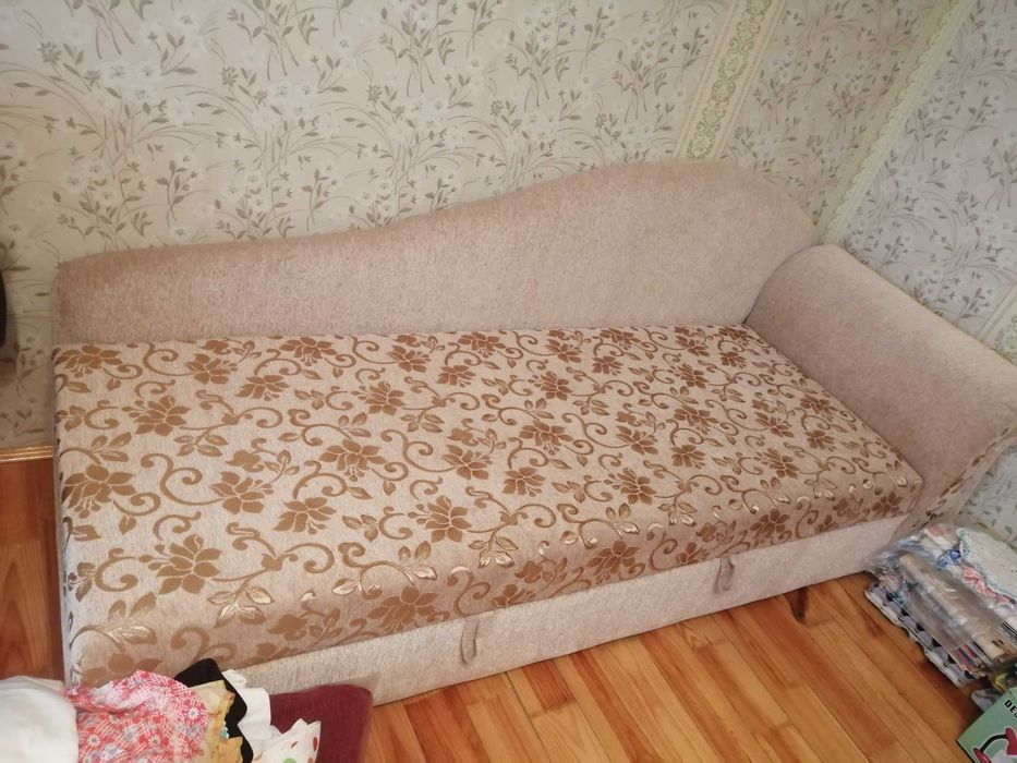 Стол раскладной ссср, сервант, кровать, тумба