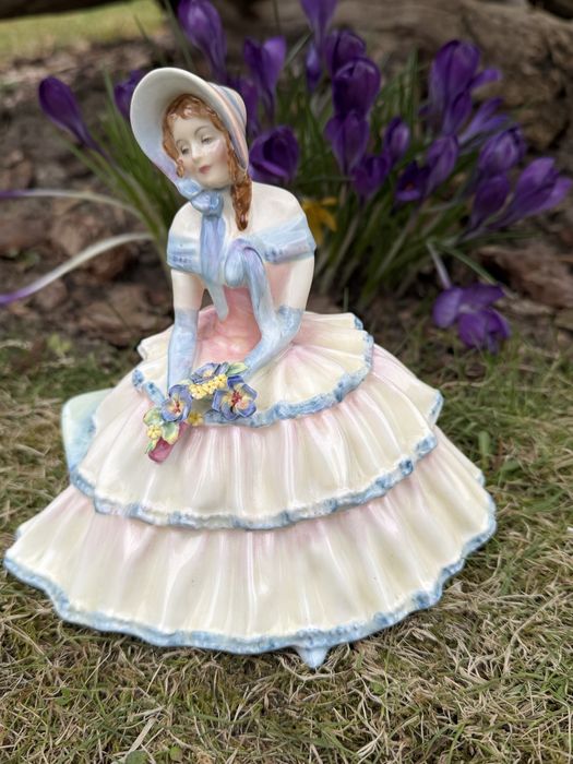 Royal Doulton HN.1731 Daydreams