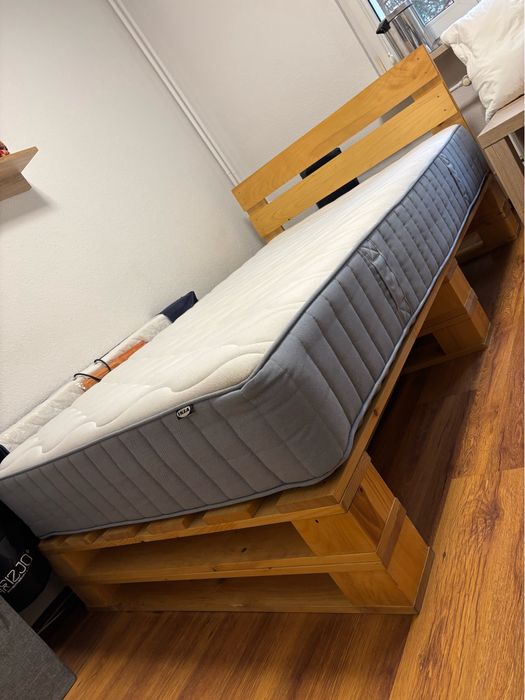 Solidne łóżko z palet 120×200 + materac IKEA, 2 szuflady