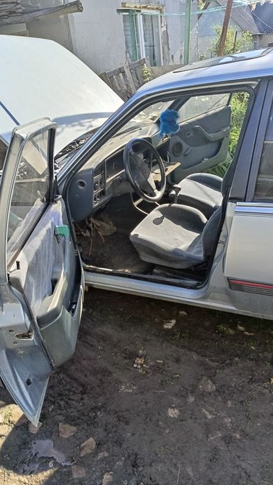 Продам підуставший автомобіль