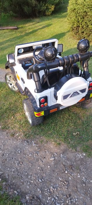 Samochód na akumulator 12V