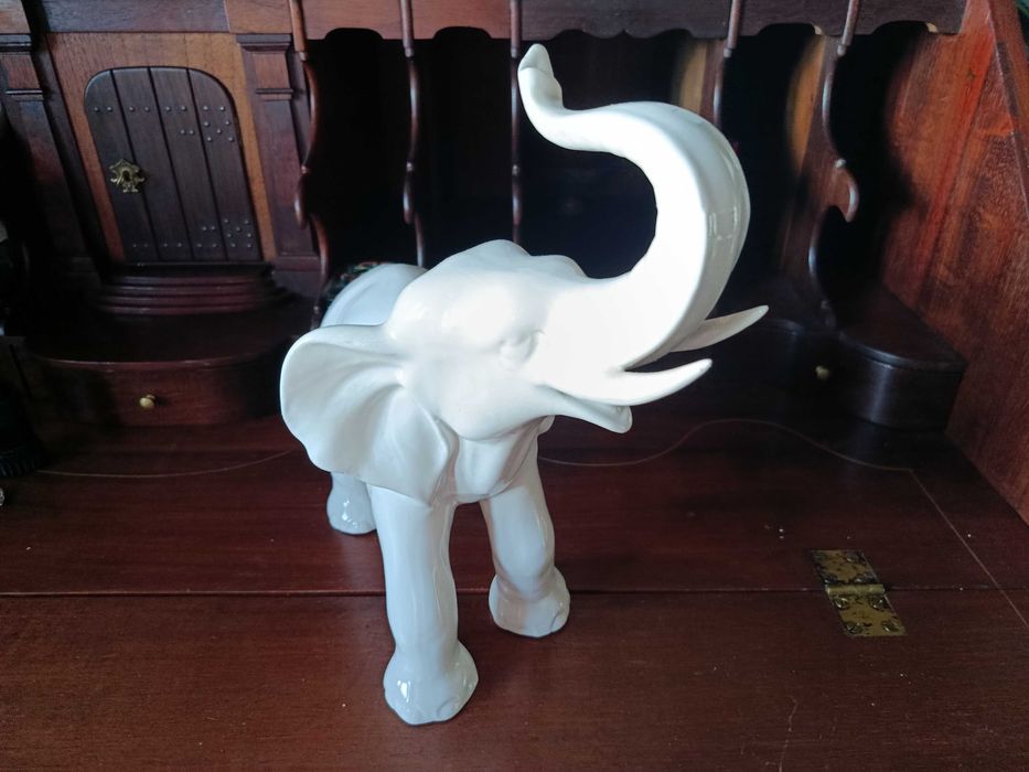 Elefante escultura faiança Alcobaça Raul Bernarda Assinado 28 cm