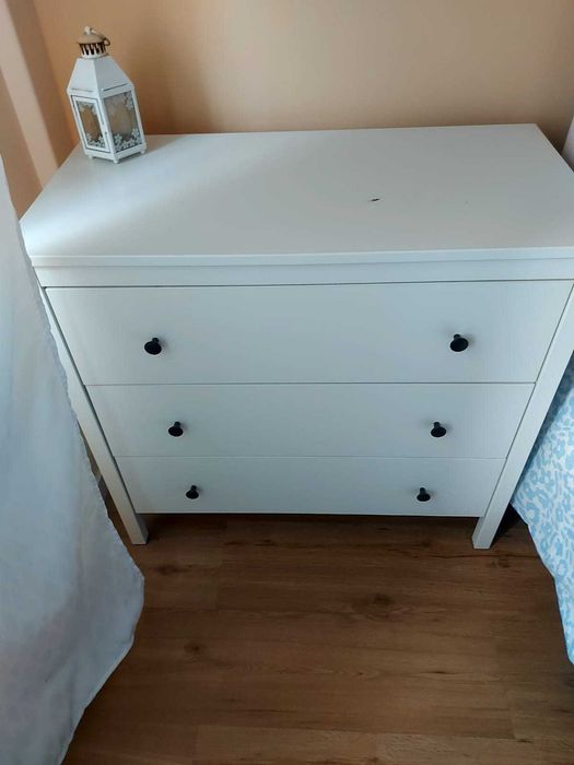 Vendo 9 movéis em segunda mão em muito bom estado! baratos (cama, espelho, mesa de cabeceira, comoda, armário, cadeira etc)