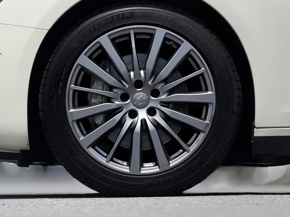 Maserati Ghibli      2019