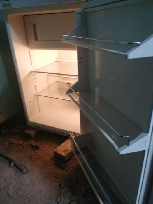 Продам маленький холодильник