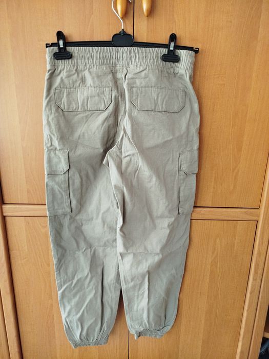 Spodnie jogger cargo Cropp 28 XS