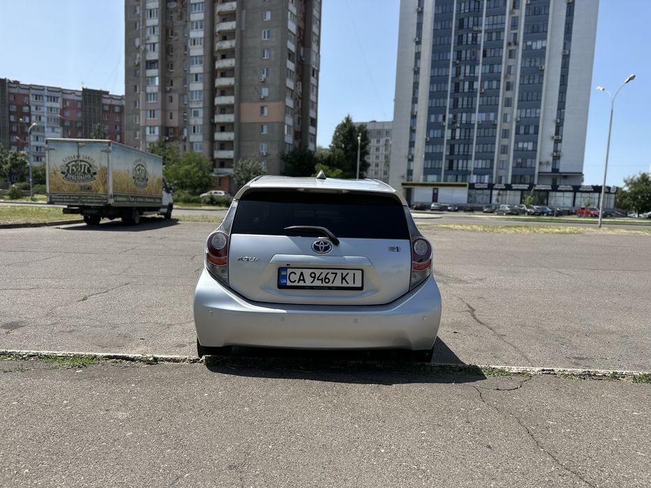 Toyota Aqua гібрид