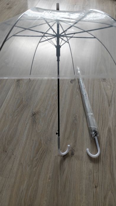 Ślubne parasole transparentne.