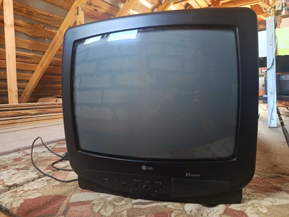 Телевизор LG 20" CF-20E20 настоящий кореец для дачи или гаража