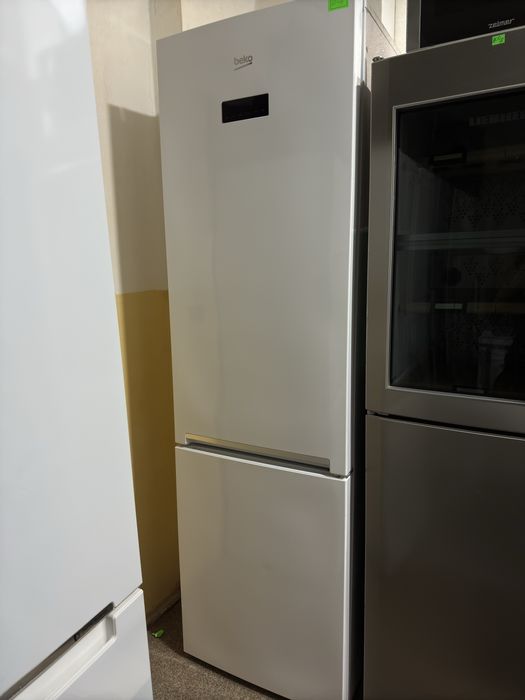 Холодильник з морозильною камерою Beko