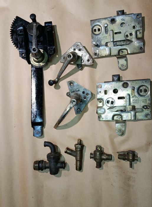 Газ 53  стеклоподъёмник, замки ,привод замка.