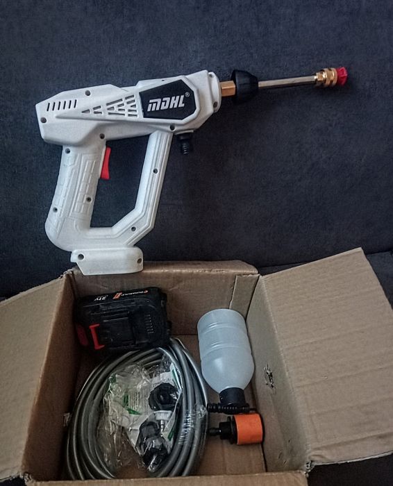 Myjka ciśnieniowa akumulatorowa MDHL – 1 aku, sprawna