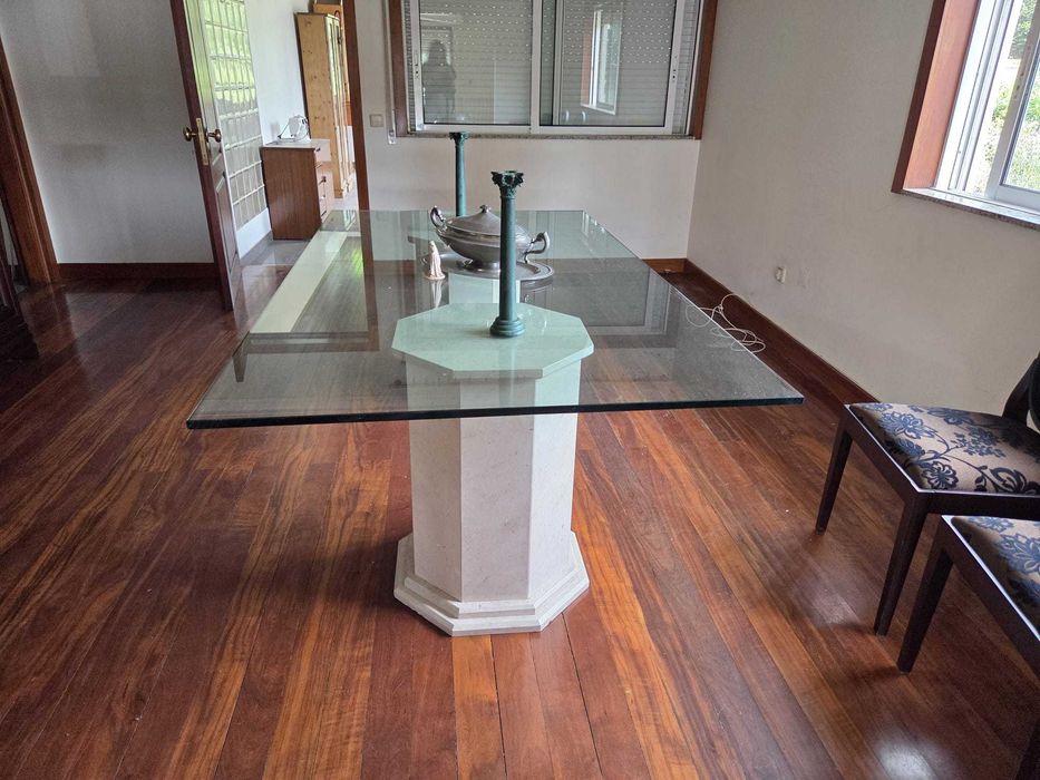 Mesa vidro com pés mármore