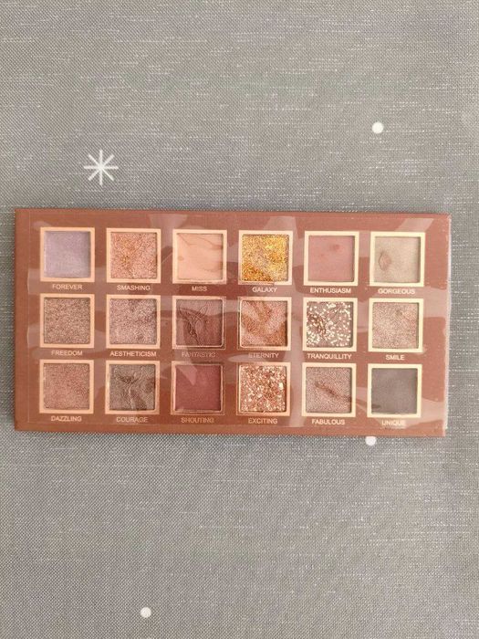 Cienie do powiek, 18 kolorów, nowe