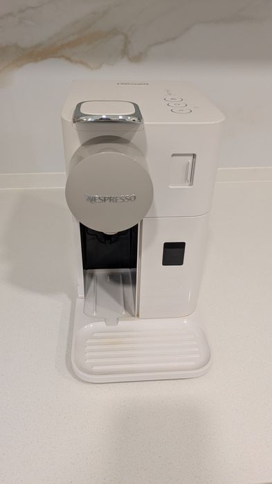 Máquina de Café - Nespresso Lattissima One Evo EN510.W Branco