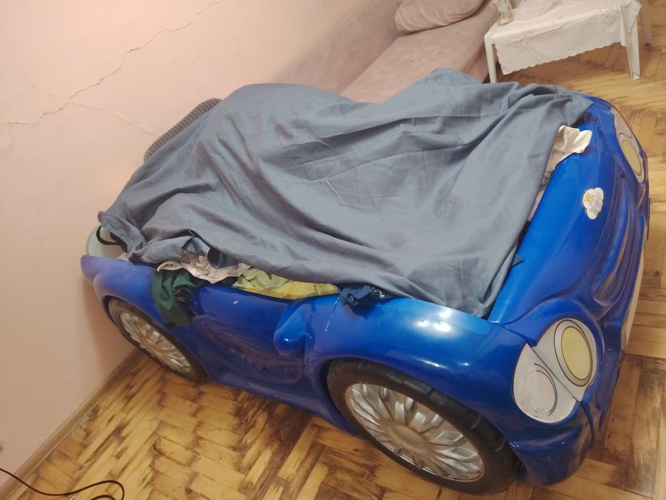 Детская кровать машина