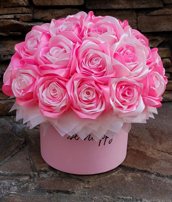 Букети троянд з атласної стічки