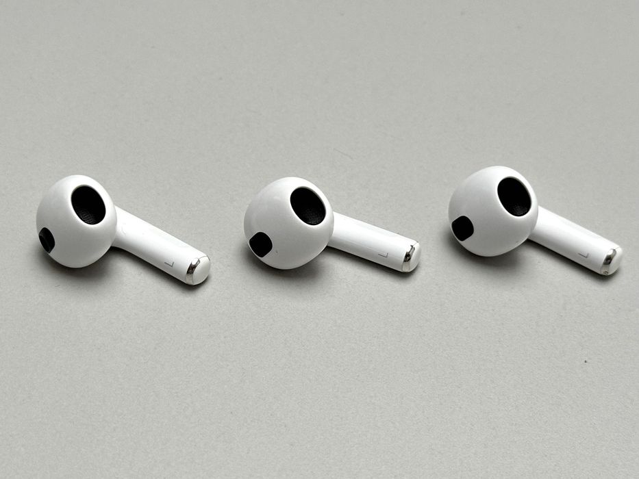 oryginalna lewa słuchawka AirPods 3 generacji .