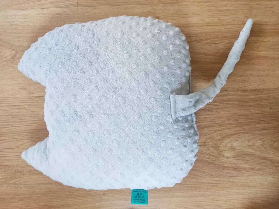 Szara poduszka kot Le Papillon