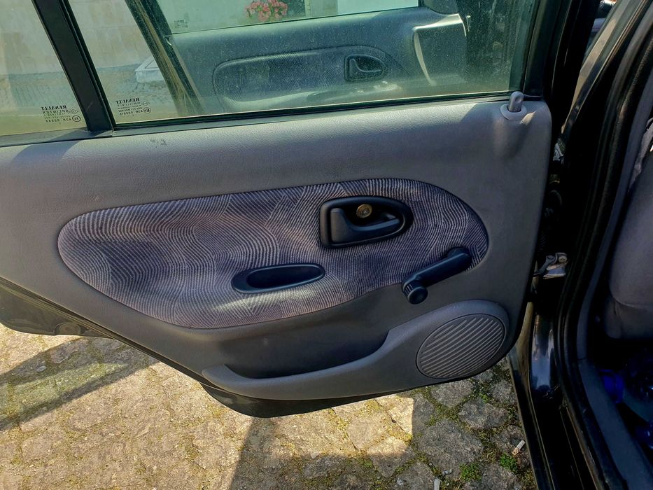 Renault clio 1.2 Ano 2000/12.  280 mil quilómetros