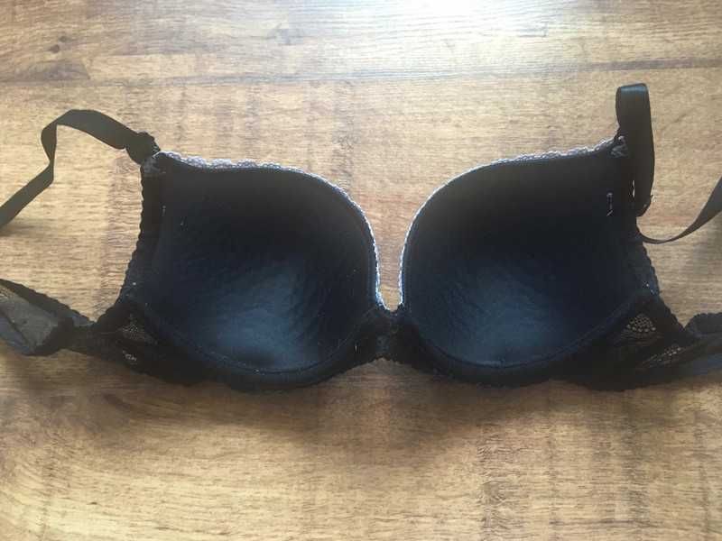 Stanik biustonosz czarny usztywniany bez push up 75B