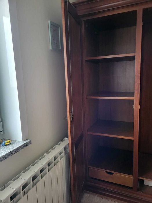 Roupeiro em madeira cerejeira