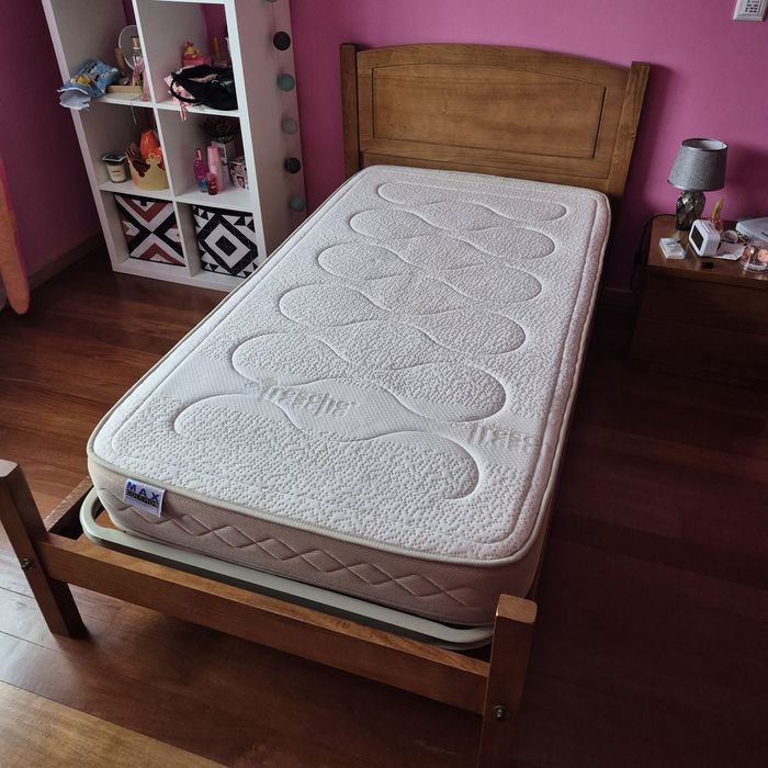 Cama de solteiro com estrado e colchão