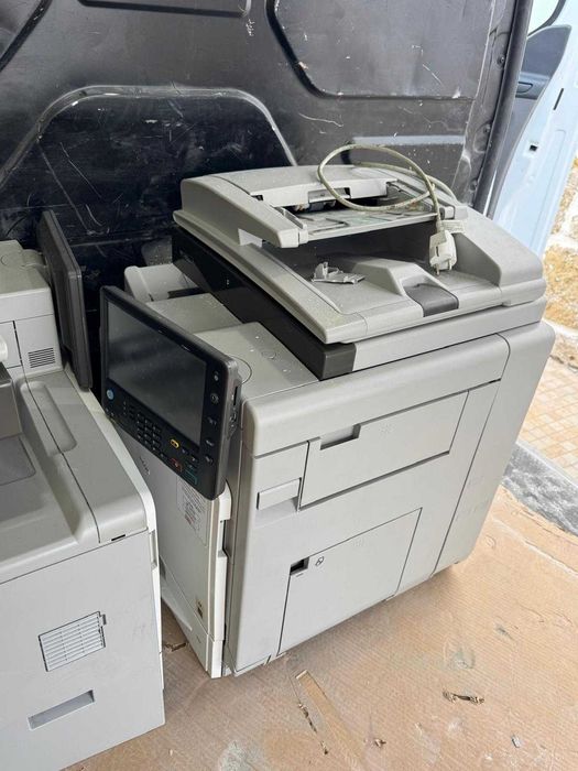 2 Impressora multifunções Ricoh MP C401