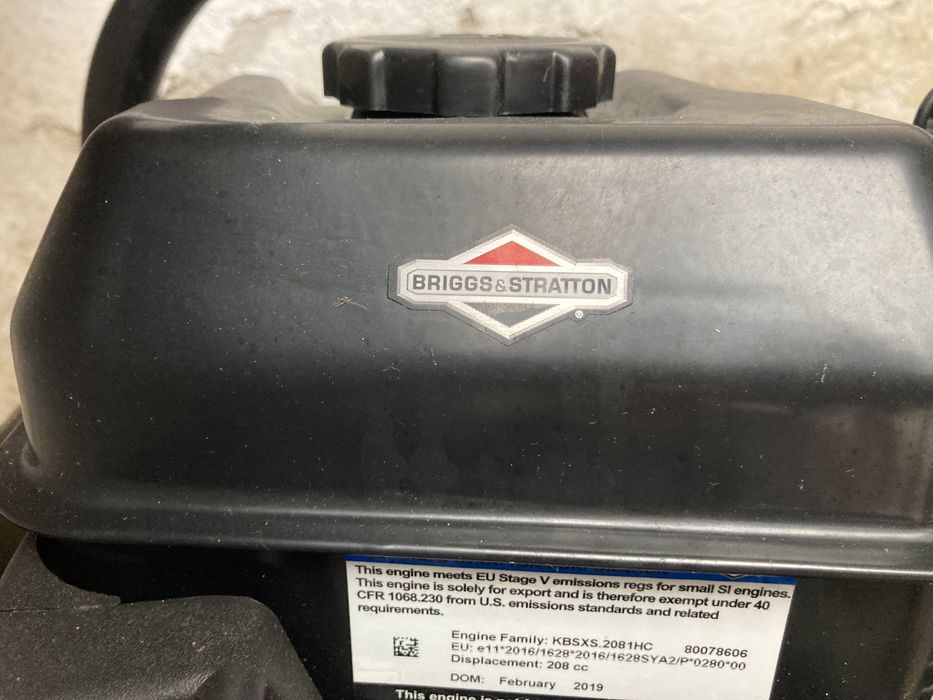 Gerador a gasolina Briggs & Stratton 3.2 kVA & 2 bidões de 22 L