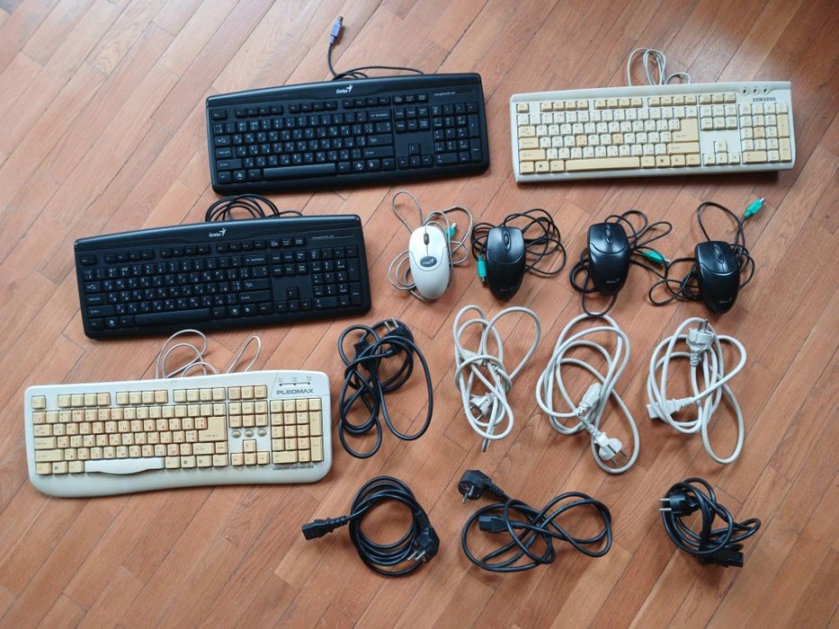 Продам мониторы и аксессуары б/у