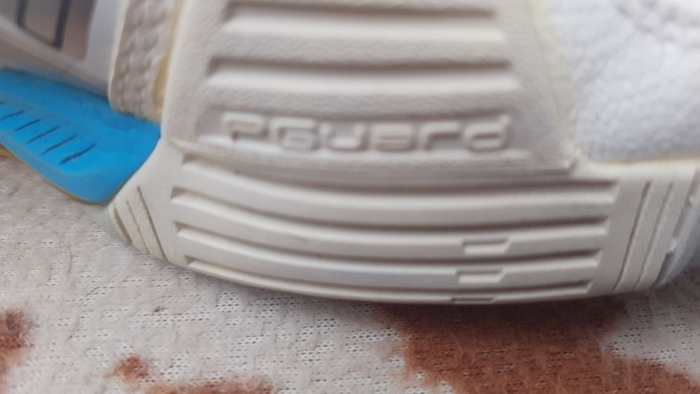 Жіночі кросівки Asics 40