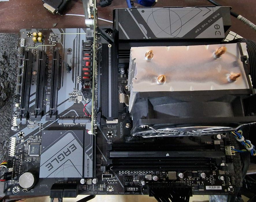 Материнська плата AM5 сокет Gigabyte B650 Eagle AX . Amd B650
