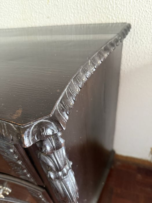 Cómoda e mesas de cabeceir antiga em madeira maciça – excelente estado