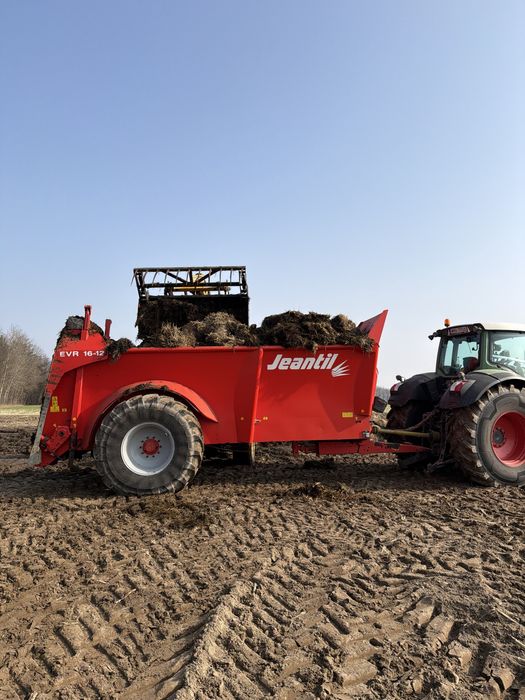 Usługa wywozu obornika | Rozrzucanie obornika | Uslugi rolnicze