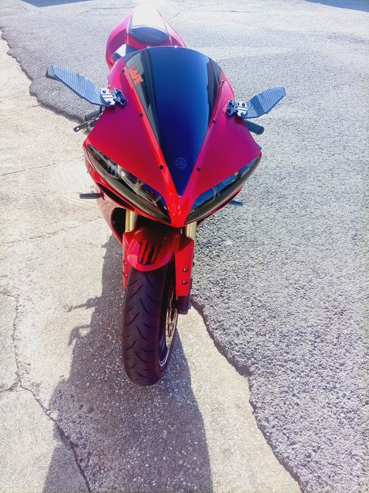 Vendo  ou troco Yamaha r1 e bom estado