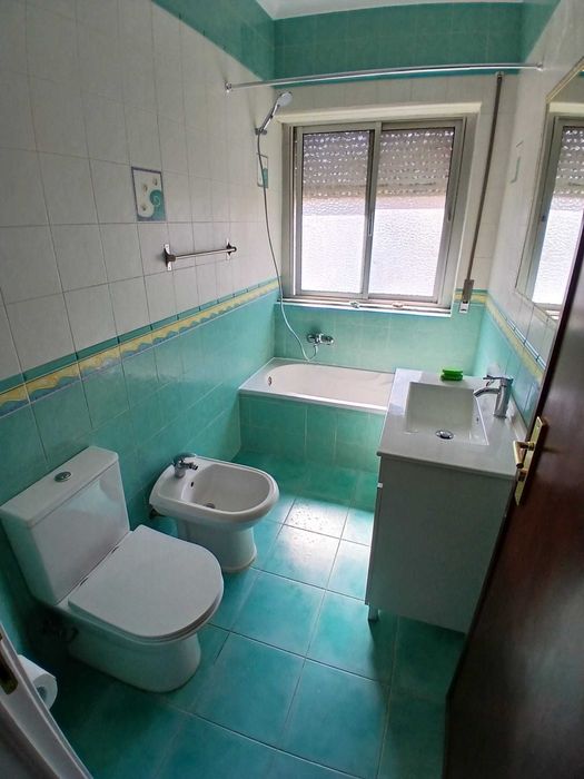 Quartos para Arrendar–Reboleira (Av. de Pangim)  Excelente Localização